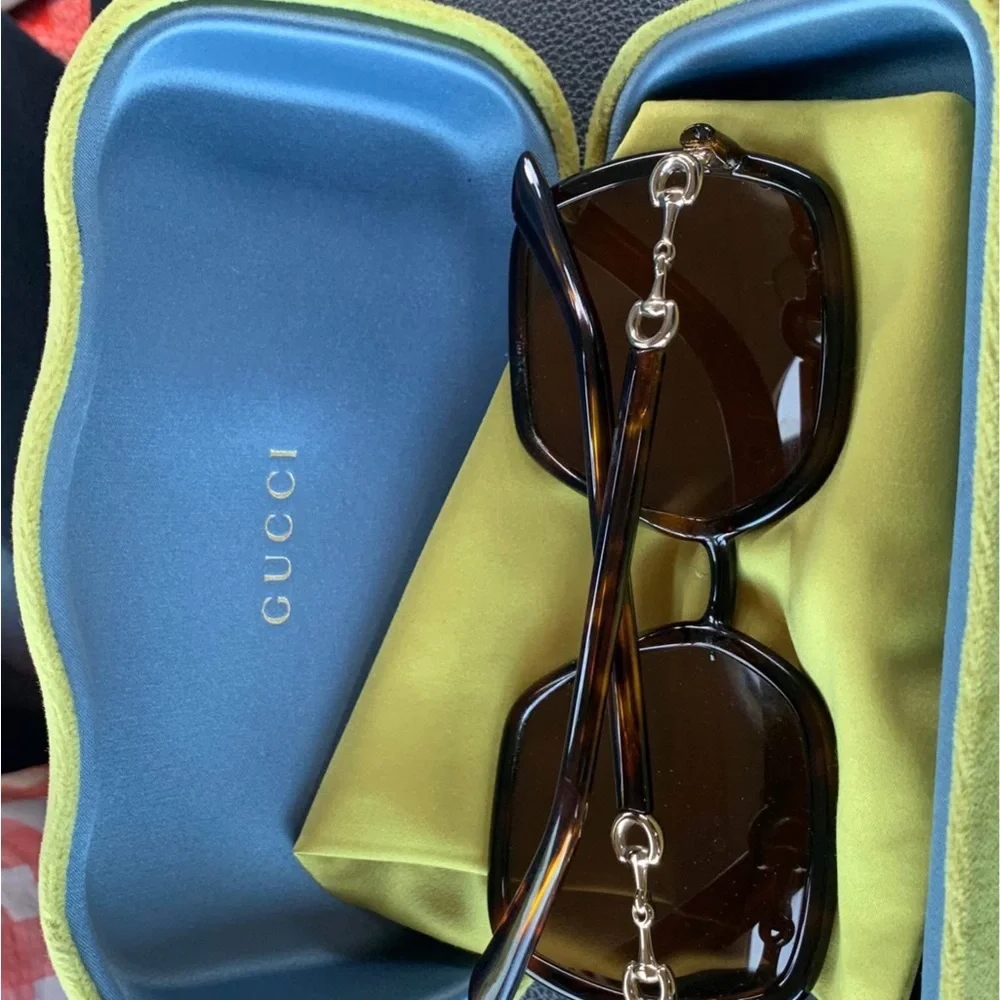 Gucci Dark Brown Oversized Sunglasses - Picture 2 of 4